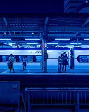 13番ホームの女